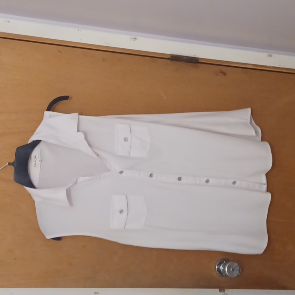Eden and olivia Sleevless white button up top